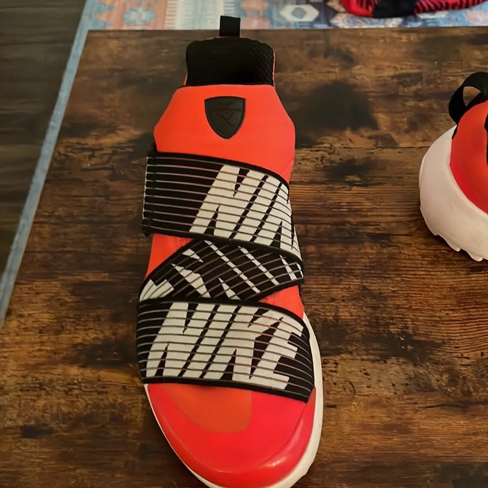 Nike Golf Shoes. Sz 11. Molded bottoms - Picture 2 of 6